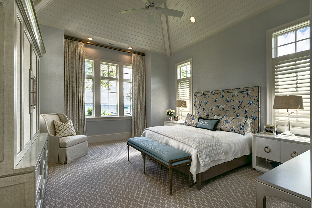 bedroom on lake shore